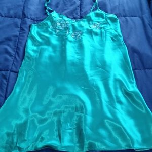 Sateen chemise. Excellent condition.